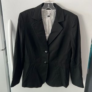 Tahari ladies black pant suit size 8 - great condition